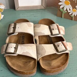Birkenstock Sandals - Cream and Brown